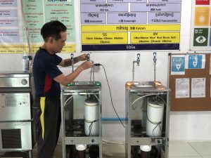 សកម្មភាពសំអាតម៉ាស៊ីនទឹកចំរុះ(ទឹកស្អាត) សម្រាប់កម្មករបរិភោគ