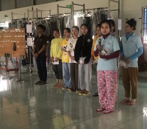 សកម្មភាពចែការដូលើកទឹកចិត្តដល់អ្នកចូលរួមសម្អាតអនាម័យក្នុងរោងចក្រនិងចូលរួមសកម្មភាពល្អ